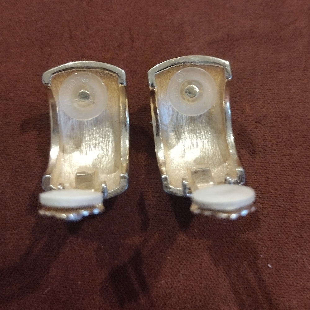 CHRISTIAN DIOR Designer Signed Gold Plated Statement Clip On Earrings VTG - Picture 4 of 7